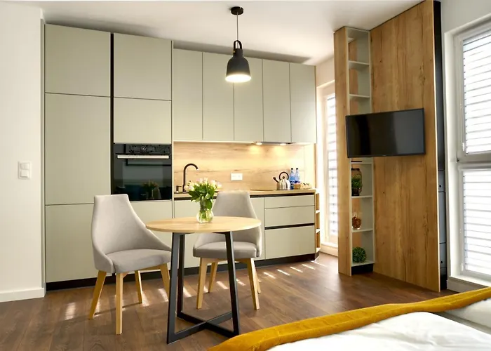 Essence Amber Poznań