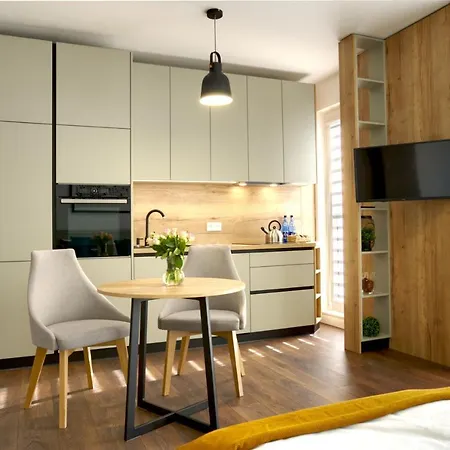 Essence Amber Poznań