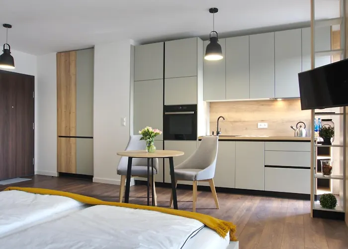 Essence Amber ポズナン